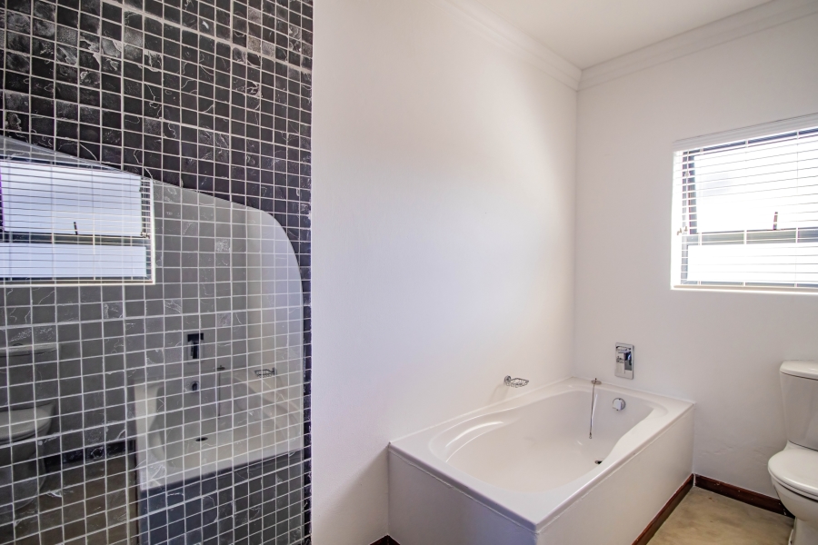 5 Bedroom Property for Sale in Yzerfontein Western Cape